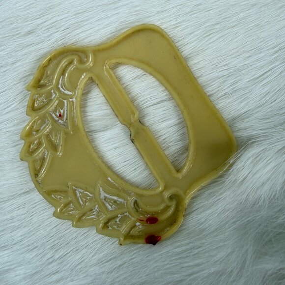 Vintage Yellow Ivory Plastic Leaf Feather Belt Buckle - Picture 3 of 4